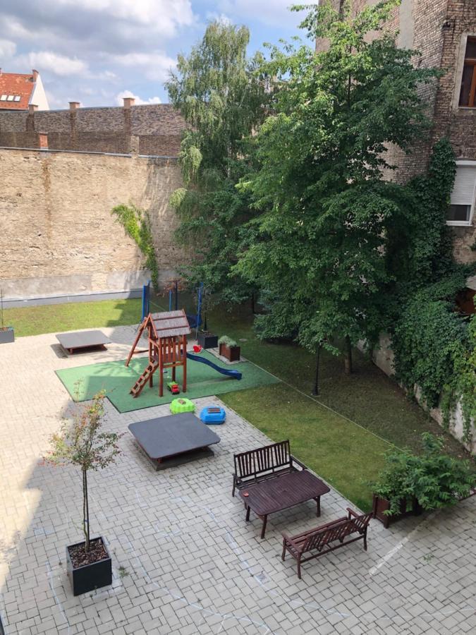 Large Apartment With Garage And Terrace Budapest Exterior foto